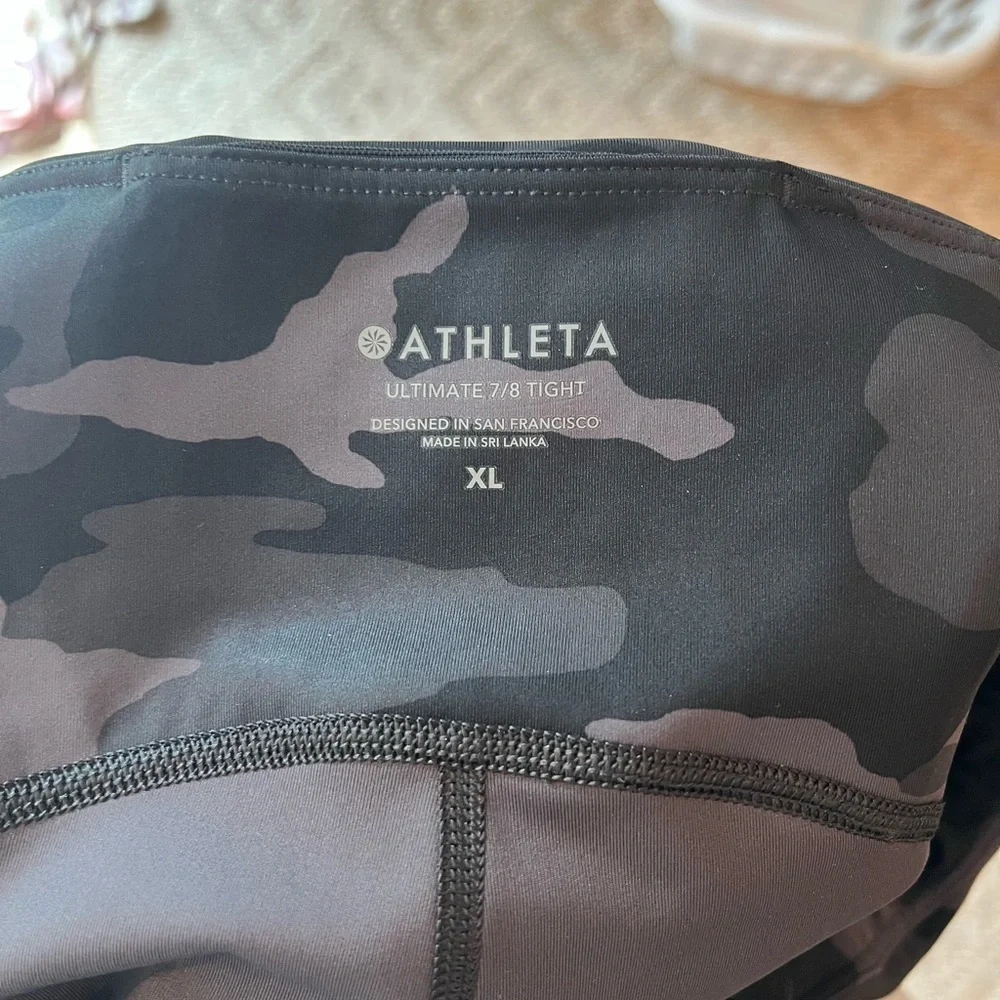 Athleta Ultimate 7/8 Camo Legging - Picture 8 of 11